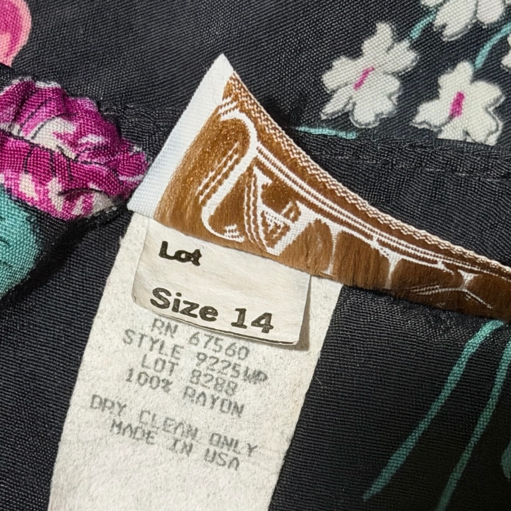Vintage-Inspired Black Midi Dress with Purple Rose Print - Picture 11 of 12